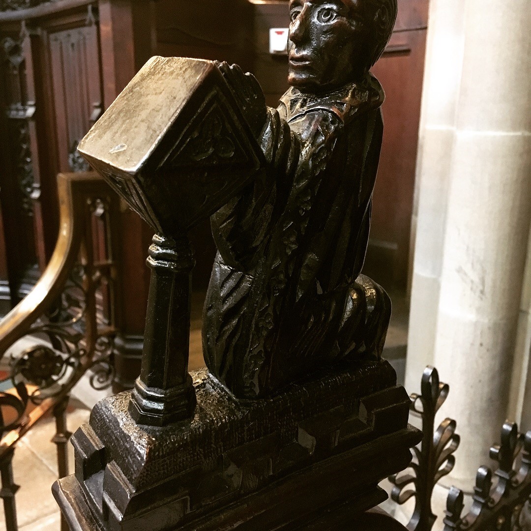 Pew end